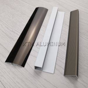 Transizione di piastrelle a pavimento in vinile