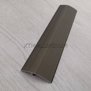 המעבר חתיכות ריצוף