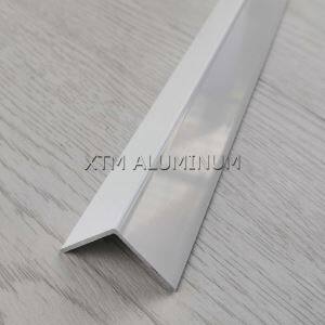 وائٹ سرامک ٹائل ٹرم ٹکڑے ٹکڑے