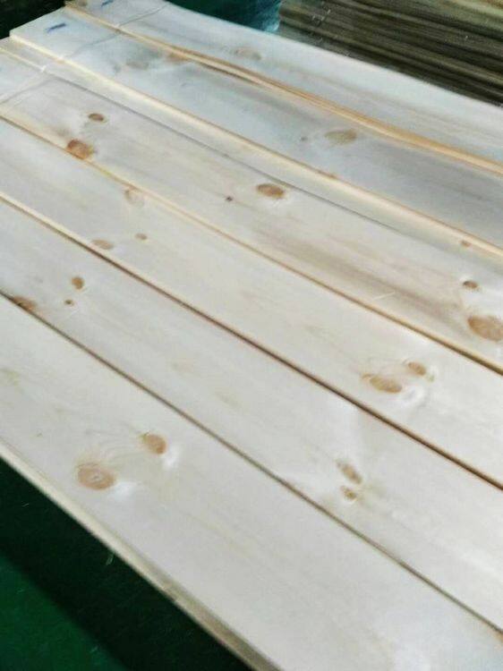 Sliced Knotty Pine Veneer