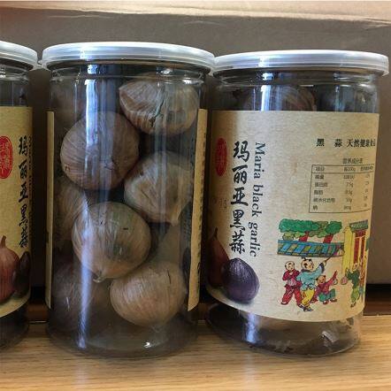 Sort hvitløk i krukke