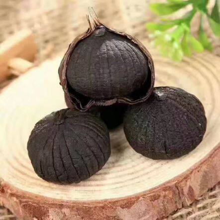 Черен чесън с една глава