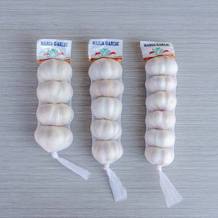 Lila Knoblauch der kleinen Verpackung