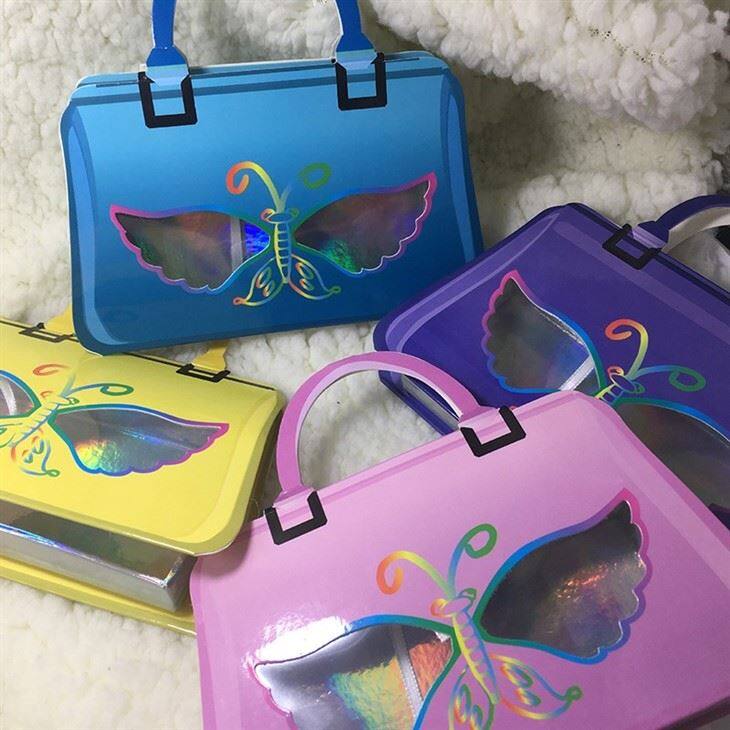 luggage eyelashes packing