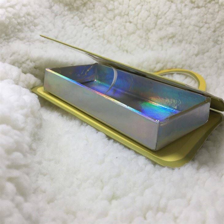 empty eyelashes packing