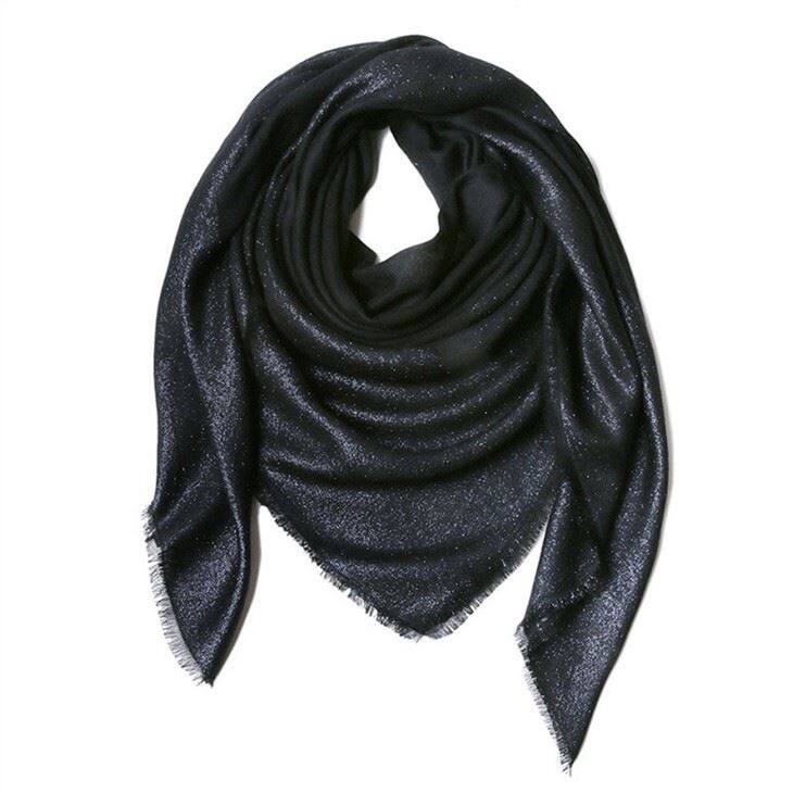 Khăn choàng cashmere mỏng màu đen