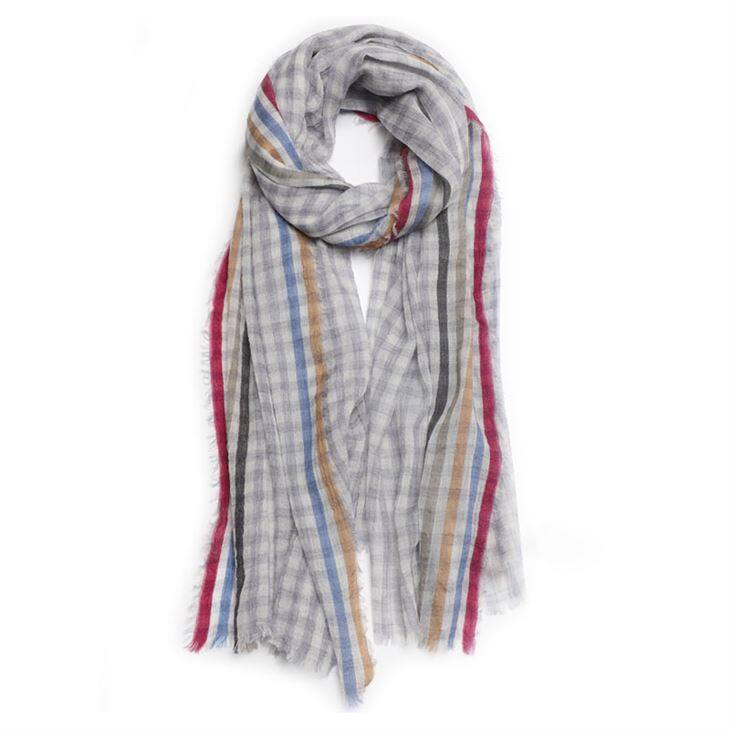 Selendang Bulu Ringan yang Diperiksa