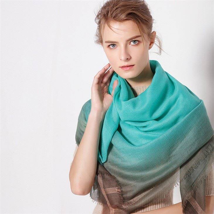 Gradual Dip Dye Worsted Square Cashmere Scarf