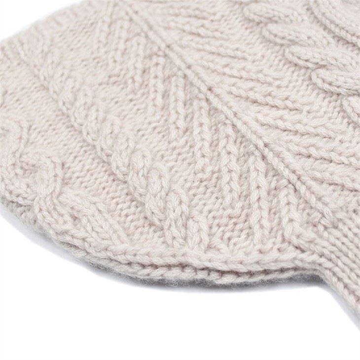 Lady Hand Knitting Cashmere Beanie