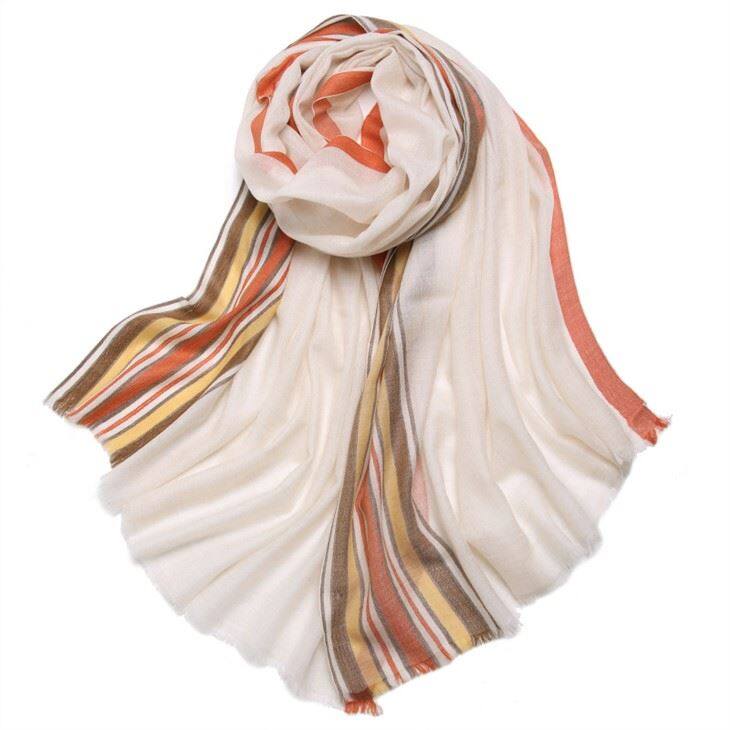 Syal Wol Merino Bergaris Ringan