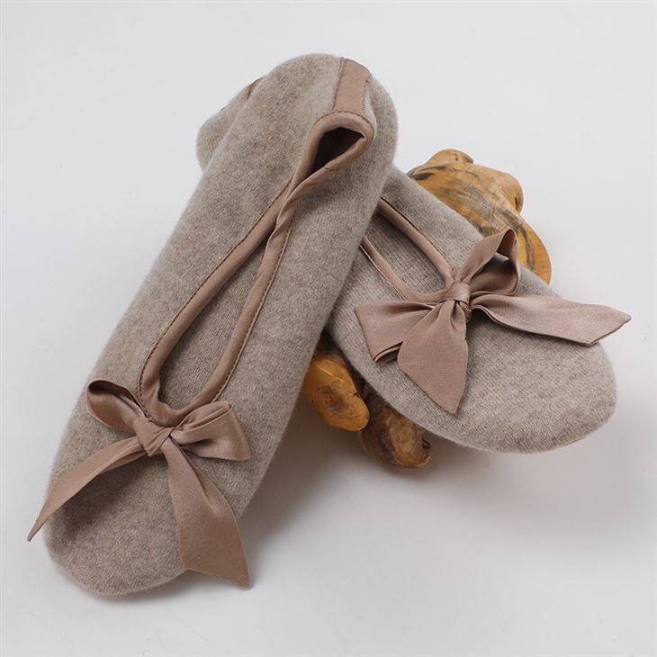Dép có dây ruy băng cashmere dệt kim trơn