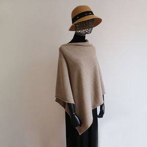 Класическо едноцветно вълнено пончо