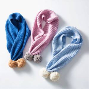 Dziecięcy szalik z dzianiny kaszmirowej z pomponami