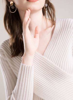 Fashion V-Kaszmirowy sweter z dekoltem i krzyżem