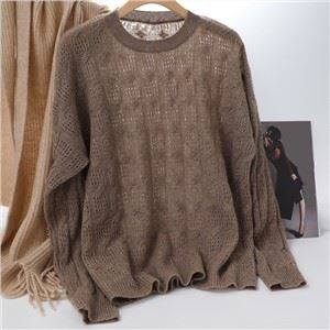 Kaszmirowy sweter z okrągłym dekoltem i ściegiem warkoczowym