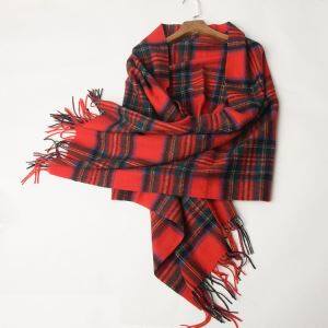 Peleryna z kaszmiru o szkockim designie