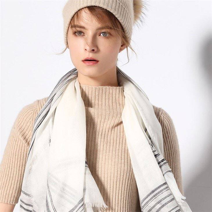 Lekki szalik z kaszmiru w kratkę