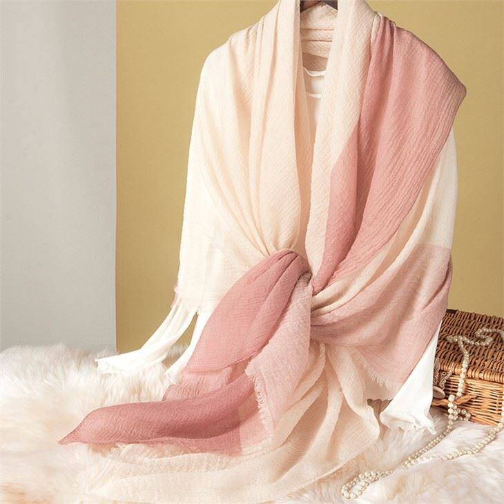 Дамски камгарен зимен вълнен шал с топъл принт