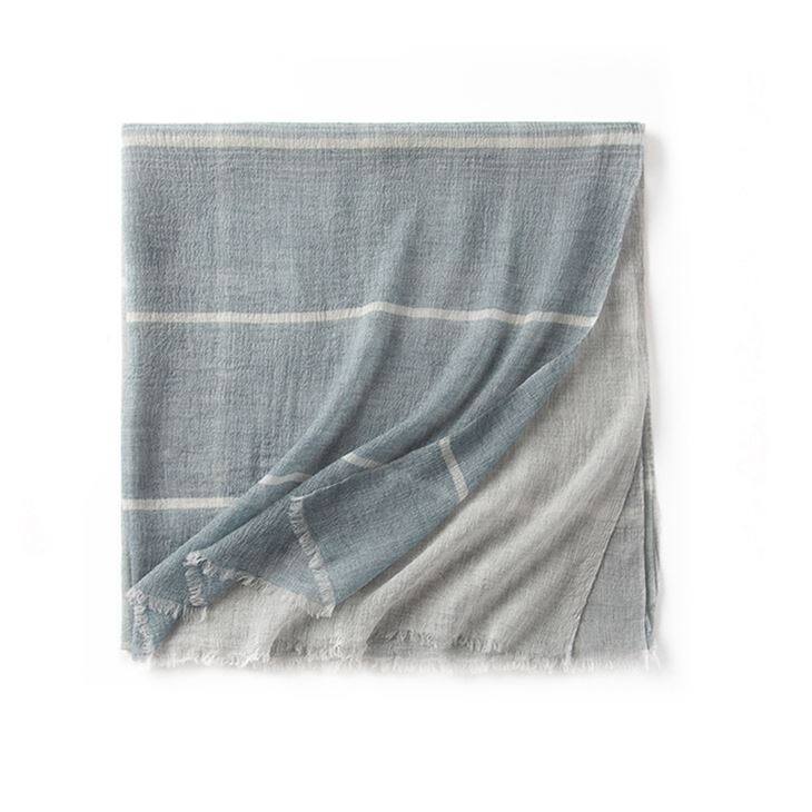 Écharpe en laine à carreaux peignée