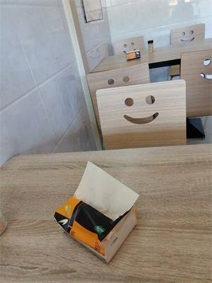 canteen clearning tissue paper