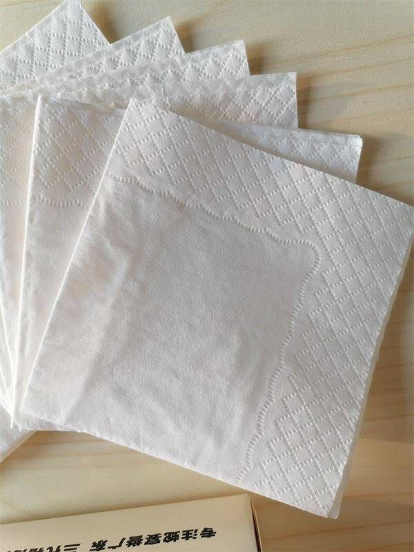 Custimized folded lunch serviettes napkins