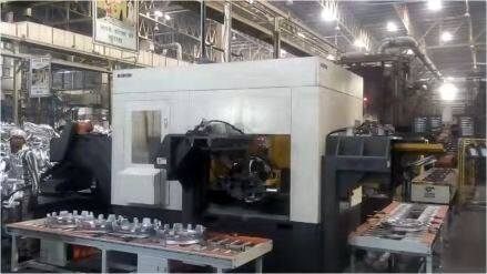 Machine de perçage et de découpe pour roues de moto