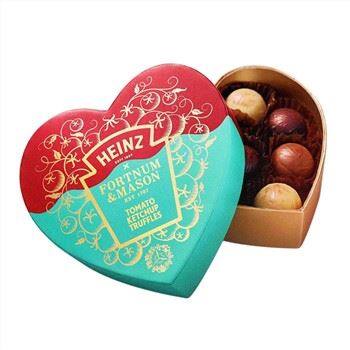 صندوق هدايا على شكل