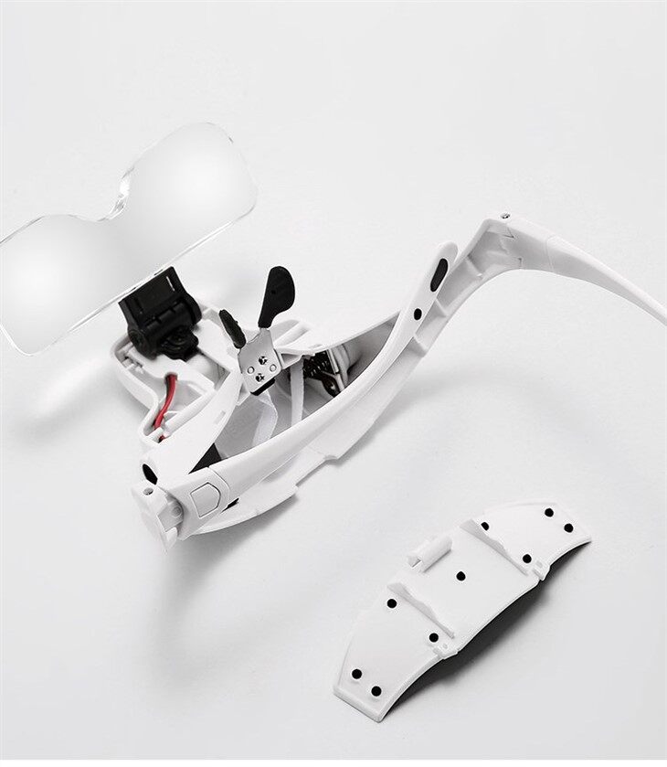 lashes magnifying glass