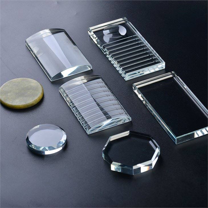 Riasy lepidla kryštálové podložky