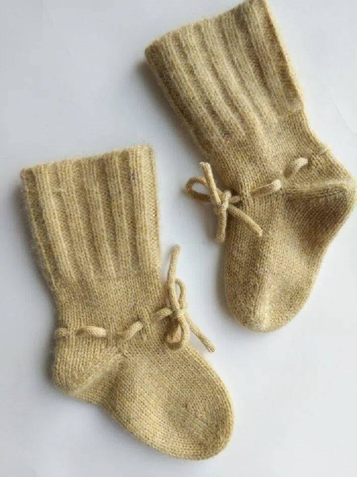 Cabled Newborn Baby Cashmere Booties