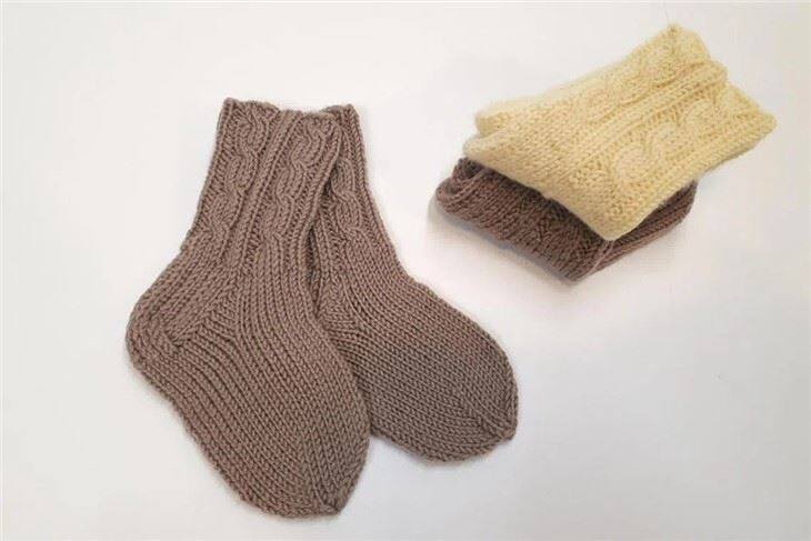 Cabled Newborn Baby Cashmere Booties