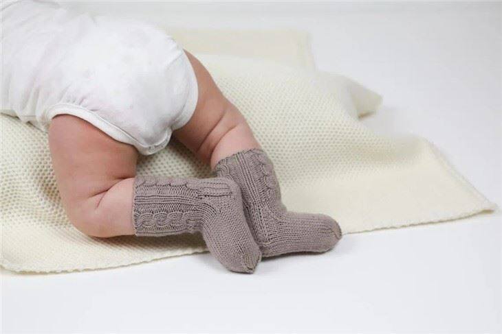 Cabled Newborn Baby Cashmere Booties