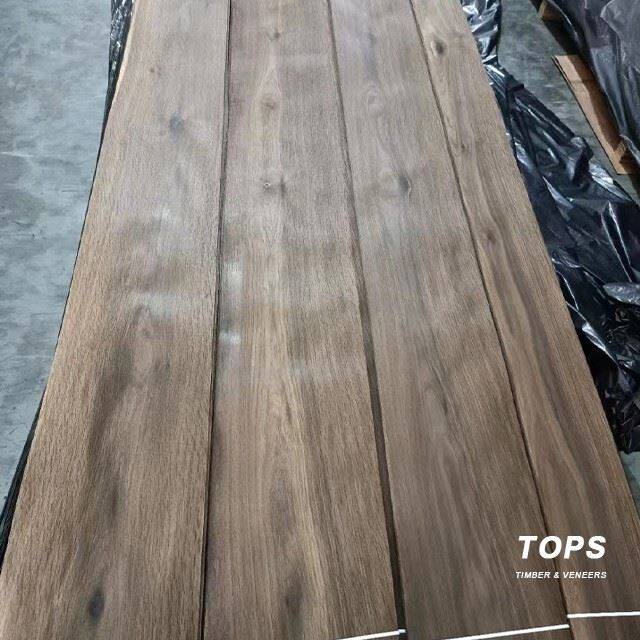 Knotty Oak Veneer