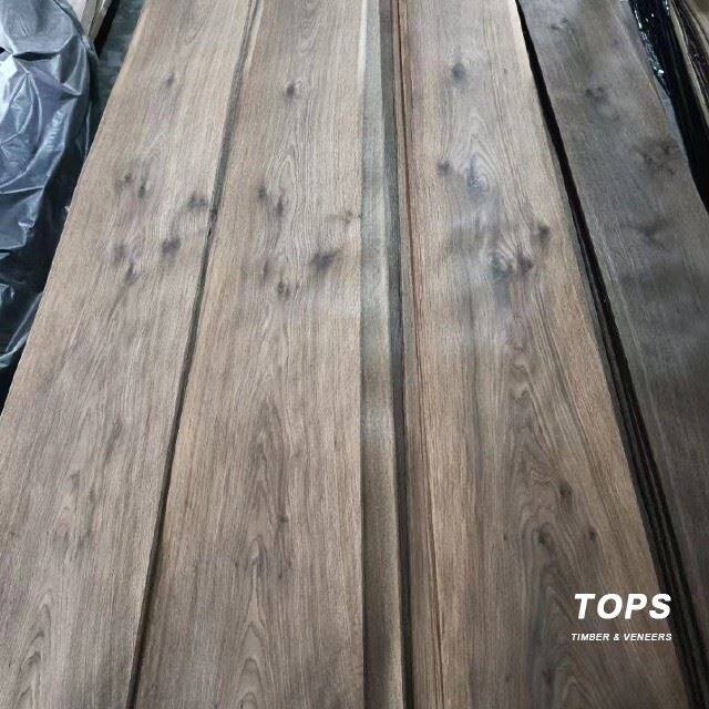 Knotty Oak Veneer