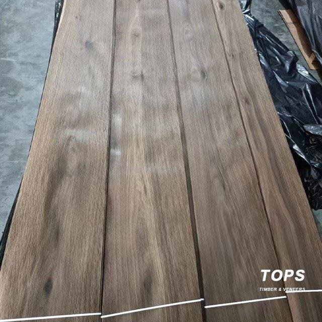 Knotty Oak Veneer