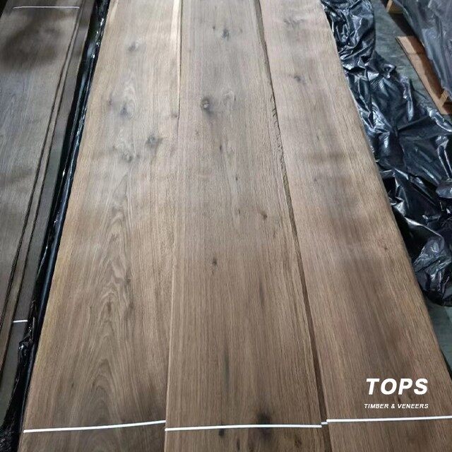 Knotty Oak Veneer