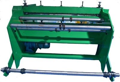 Stroj za rezanje netkanog platna za plosnati disk i lamelni kotač