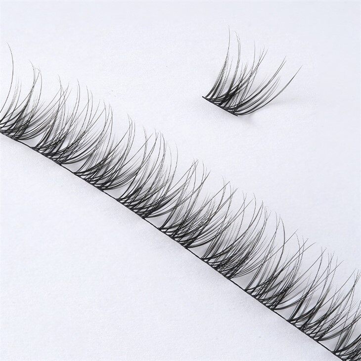 DIY Cluster Lash Extension At Home