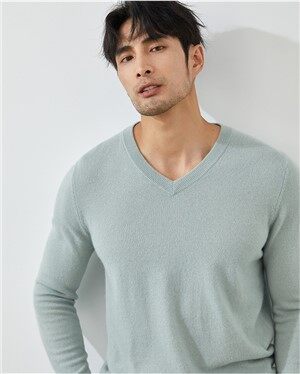 Atasan kasmir lengan panjang leher V lelaki