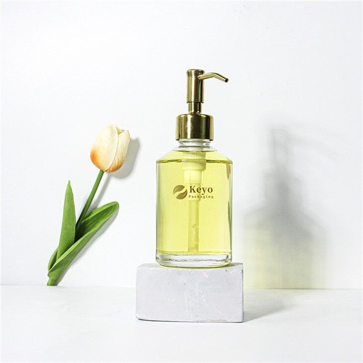 glass shampoo bottle (1)