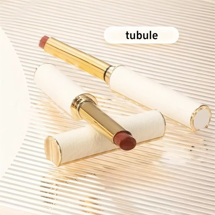 A tiny tube of lipstick 02