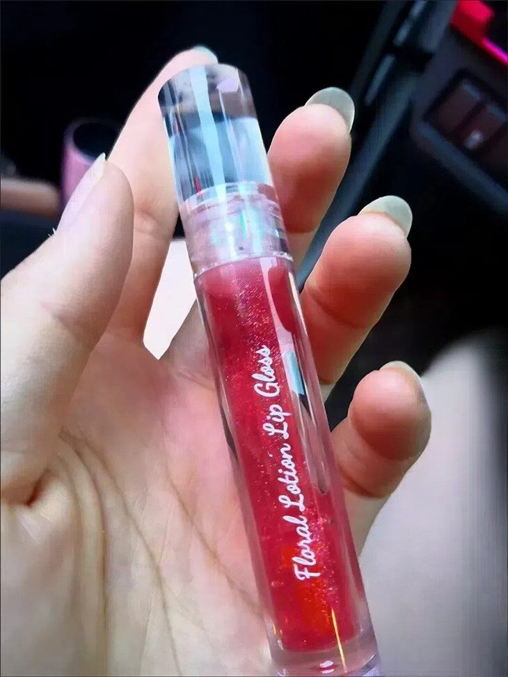 Glossy lip gloss 03_