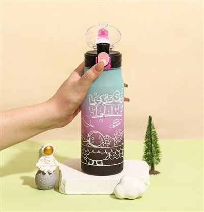 Cestovat láhev na vodu se slámou