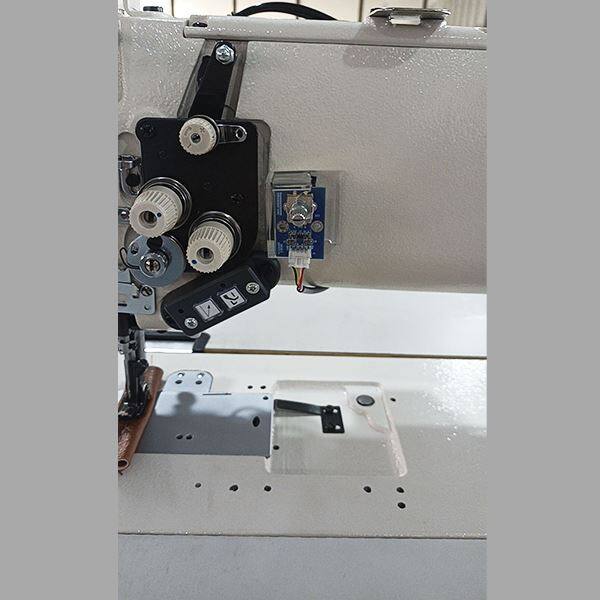 Direct-driven 1&2 Needle 25 Inch Long Arm Triple Feed and Walking Foot Lockstitch Sewing Machine factory