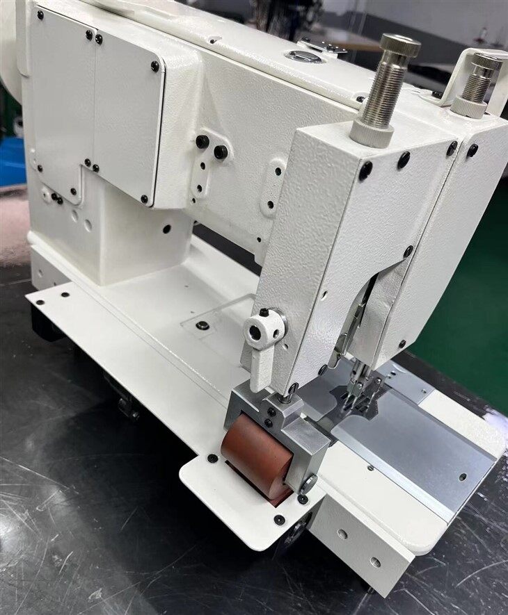 High Speed 4-needle Medium-Heavy Duty Lockstitch Sewing Machine factory