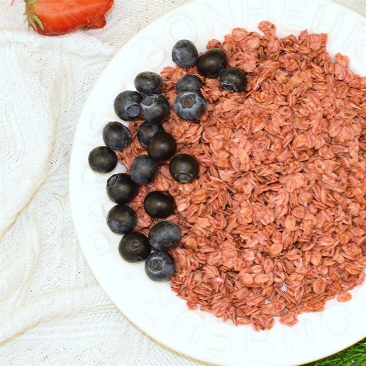 Strawberry rolled oats