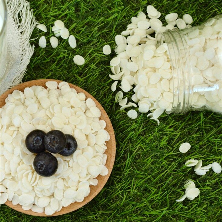 white color cereal flake_