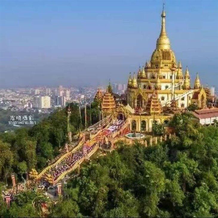 Menghuan Shwedagon Pagoda