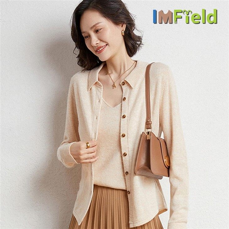 Damski sweter zapinany na guziki, o gładkim splocie, wykonany w 100% z kaszmiru