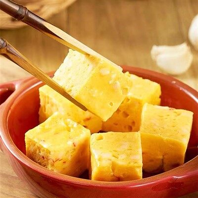 Sajtos fenyő tábla